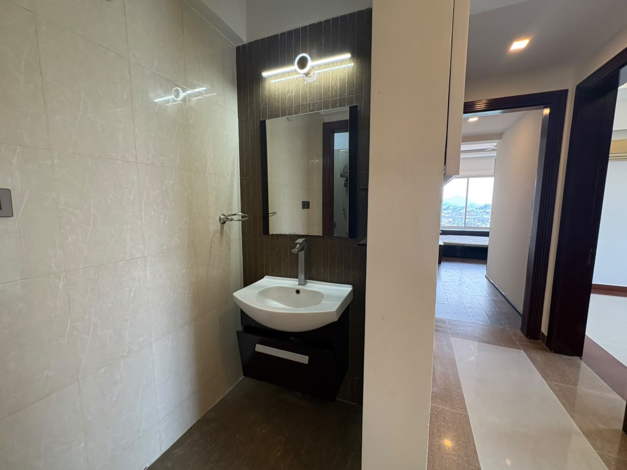 Semi Furnished 4bhk in Zoo Road Tiniali, Guwahati, Assam, India for Rent